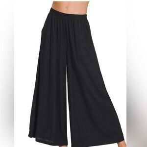 NWT Black pleated wide leg minimal capri pants - Zenana women's XL - NWT